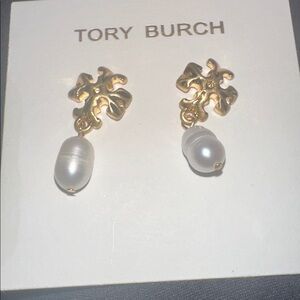 Tory Burch Kira Small Pearl Drop Earrings dangle delicate gold color never worn